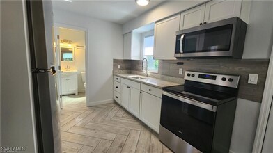 3365 Estey Ave in Naples, FL - Building Photo - Building Photo