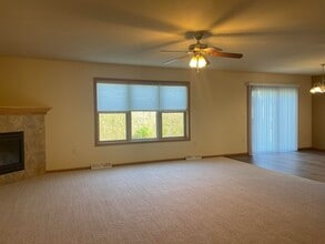 2635 Parkfield Dr in West Bend, WI - Building Photo - Building Photo