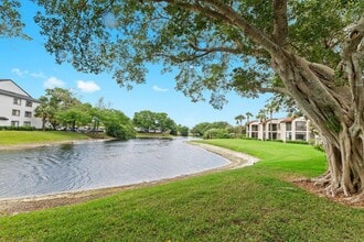 5380 Cedar Lake Dr, Unit 304 in Boynton Beach, FL - Building Photo - Building Photo