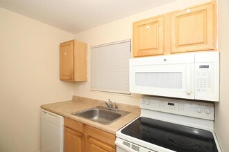 6074 Forest Hill Blvd, Unit 209 in West Palm Beach, FL - Building Photo - Building Photo