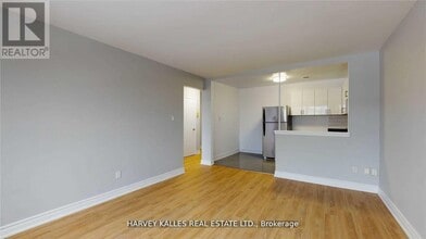 2 Greentree Ct in Toronto, ON - Building Photo - Building Photo