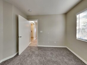 4921 Sapphire Light St in North Las Vegas, NV - Building Photo - Building Photo