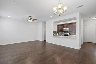8940 Parker Ranch Cir in Austin, TX - Foto de edificio - Building Photo