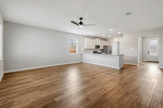 15658 Honey Cv Dr in Conroe, TX - Foto de edificio - Building Photo