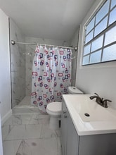 276 E 12th St in Hialeah, FL - Foto de edificio - Building Photo