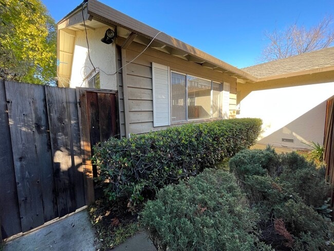 property at 939-941 Henderson Ave