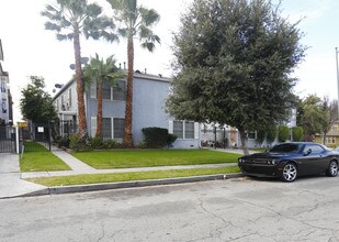 472 W Elk in Glendale, CA - Foto de edificio - Building Photo