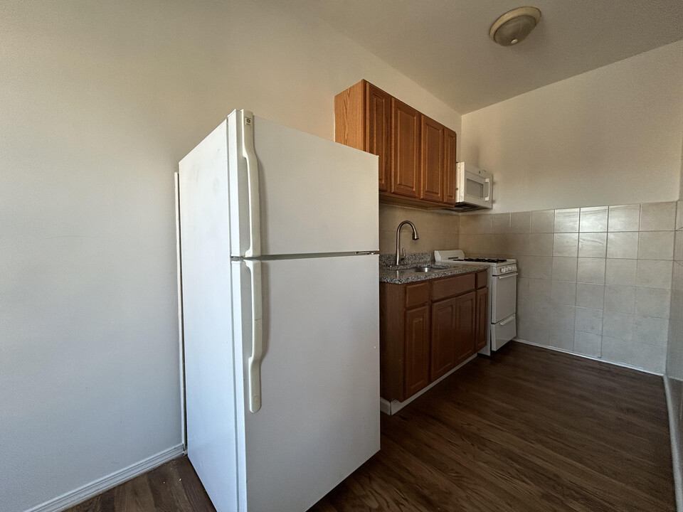 2712 N Milwaukee Ave in Chicago, IL - Building Photo