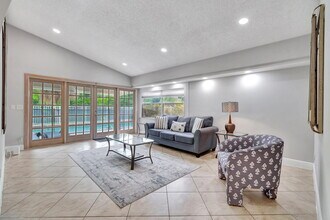 7883 Villa Nova Dr N in Boca Raton, FL - Foto de edificio - Building Photo