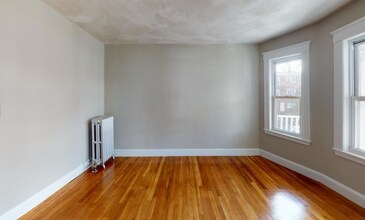 280 McGrath Hwy, Unit 3 in Somerville, MA - Foto de edificio - Building Photo