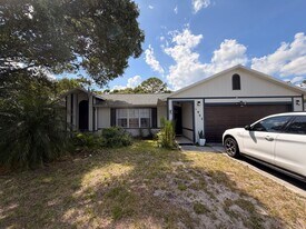 1902 SW Aladdin St in Port St. Lucie, FL - Building Photo
