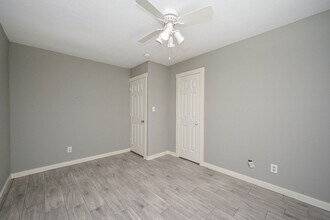 6607 W T C Jester Blvd in Houston, TX - Building Photo - Building Photo