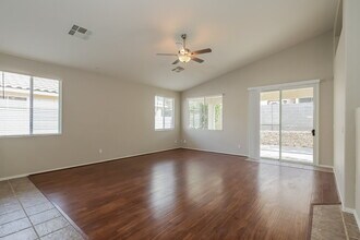 71 St Johns Wood Ave in Henderson, NV - Building Photo - Building Photo