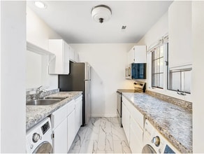 1586 Garden Ct in Charlottesville, VA - Foto de edificio - Building Photo