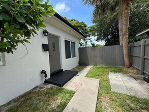 1005 NE 17th Ct in Fort Lauderdale, FL - Building Photo - Building Photo