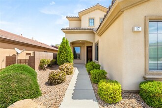 17 Morninglow Pass in Henderson, NV - Building Photo - Building Photo