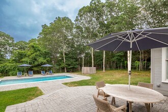 6 Clover Leaf Ln in East Hampton, NY - Building Photo - Building Photo