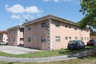 715 W 15th St in Hialeah, FL - Building Photo - Building Photo