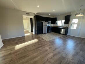 5827 Carlton Way, Unit 201 in Los Angeles, CA - Building Photo - Building Photo