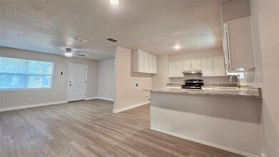 206 Gaskins St in Hawkins, TX - Building Photo - Building Photo
