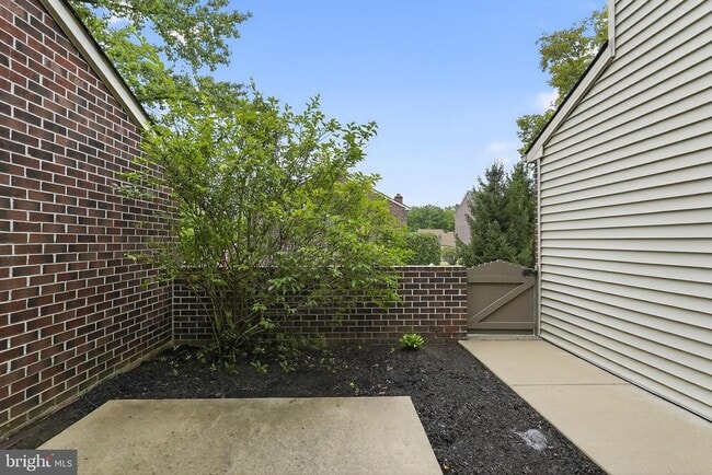 property at 4 Stirling Ct