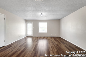 8921 Shadow Wood Ln in Converse, TX - Foto de edificio - Building Photo