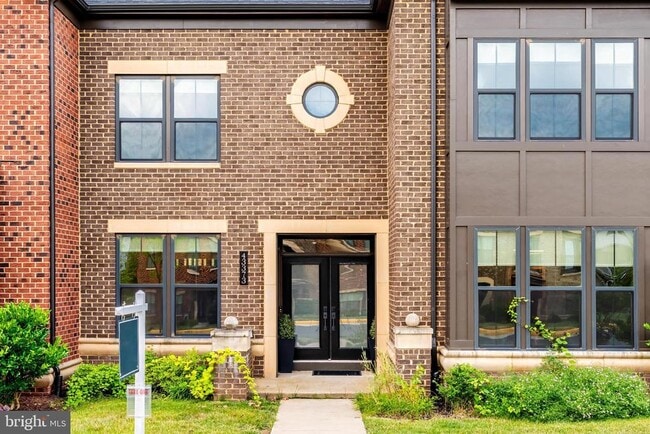 property at 43373 Dewey Sq