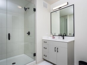 83 E Wacker Pl in Chicago, IL - Foto de edificio - Building Photo