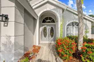1851 Oak Berry Cir in Wellington, FL - Building Photo - Building Photo