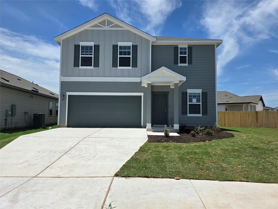 109 Elijah St in Taylor, TX - Building Photo