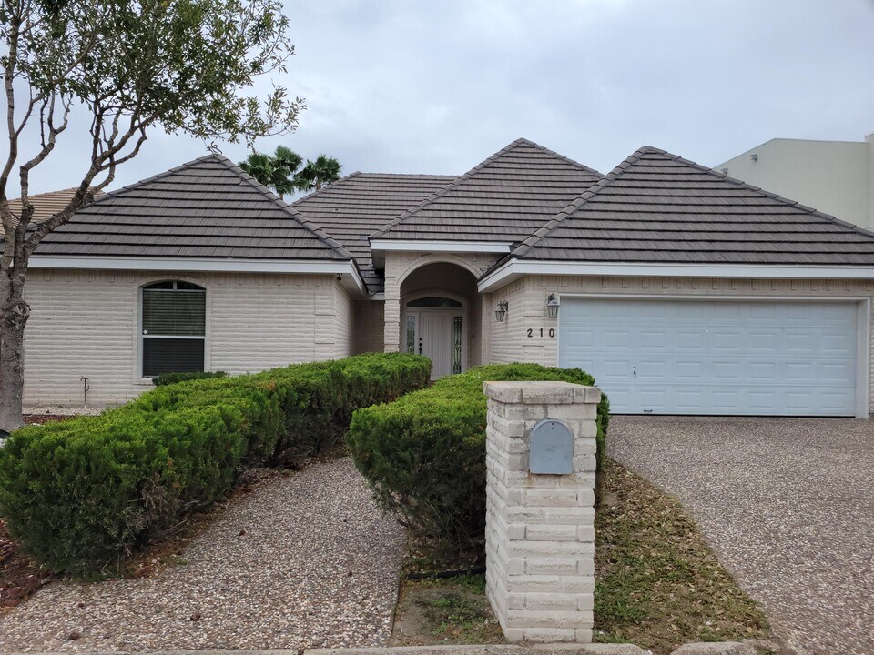 210 Rio Grande Dr in Mission, TX - Building Photo
