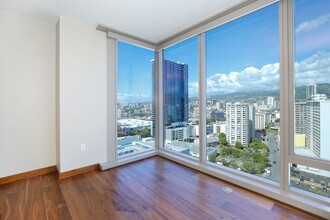 1555 Kapiolani Blvd in Honolulu, HI - Building Photo - Building Photo