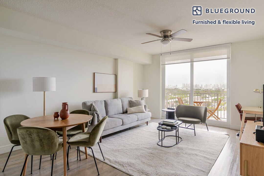 987 SW 37th Ave in Miami, FL - Building Photo