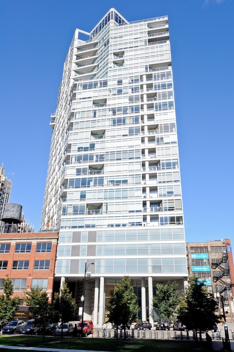 510 W Erie St in Chicago, IL - Building Photo