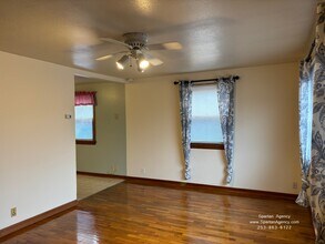 509 16th St SW in Puyallup, WA - Foto de edificio - Building Photo