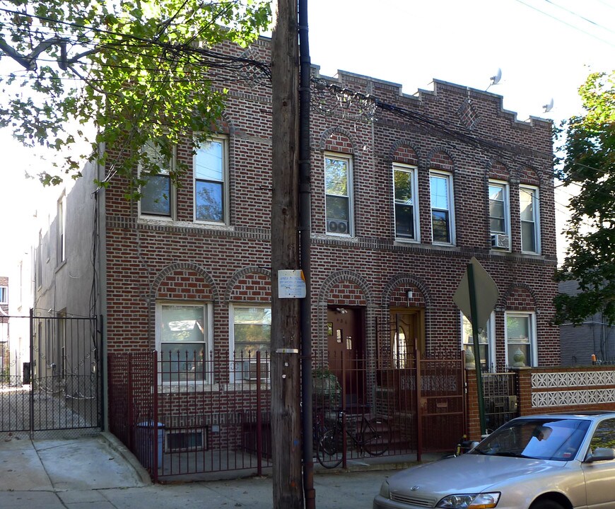 456 Suydam St in Brooklyn, NY - Building Photo