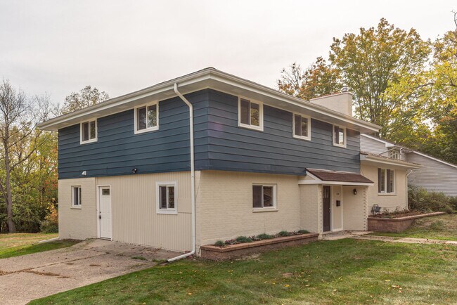 1520 Traver Rd in Ann Arbor, MI - Building Photo - Building Photo