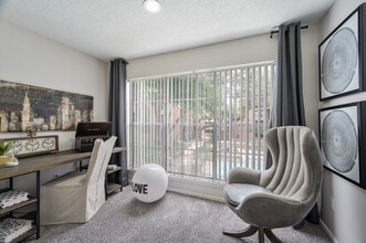 Chesapeake Apartments in Fort Worth, TX - Building Photo - Building Photo