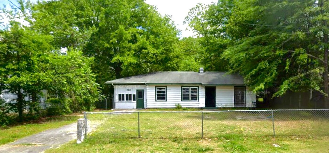 212 Ruzelle St in Warner Robins, GA - Building Photo