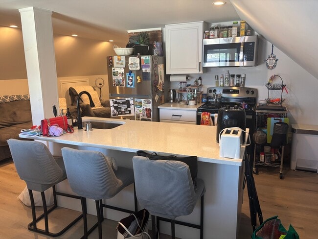 451 New Park Ave, Unit Fl 3