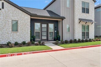 400 Retriever Rd in Garland, TX - Building Photo - Building Photo