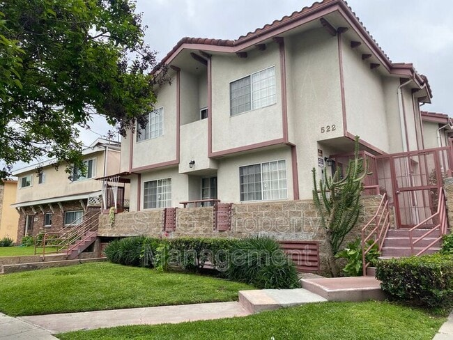 property at 522 E Maple St