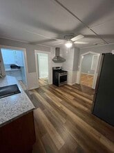 67 Ferry St, Unit LARGE DUPLEX -3 BEDROOMS! in Easthampton, MA - Building Photo - Building Photo