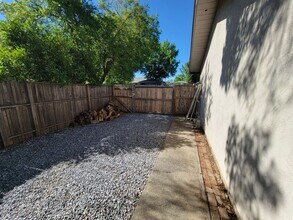 2015 Quartz Way in Redding, CA - Building Photo - Building Photo