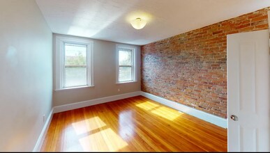 38 Frankfort St in Boston, MA - Foto de edificio - Building Photo