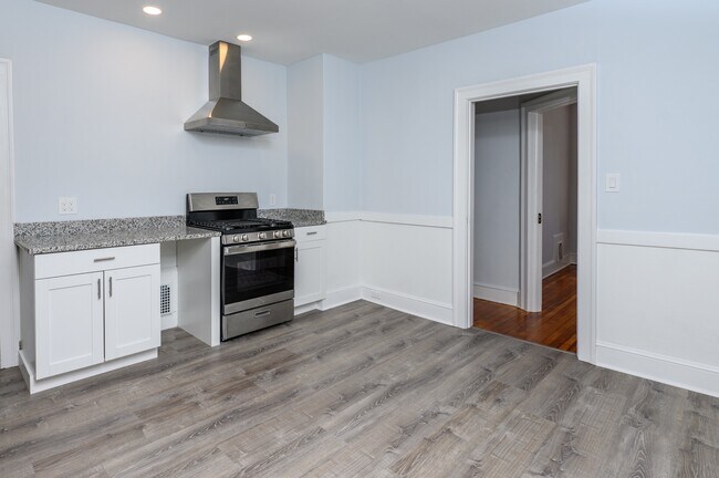 1592 Corbin Ave in New Britain, CT - Building Photo - Building Photo