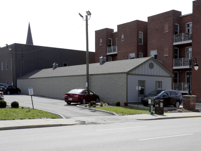 402 E New York St in Indianapolis, IN - Foto de edificio - Building Photo