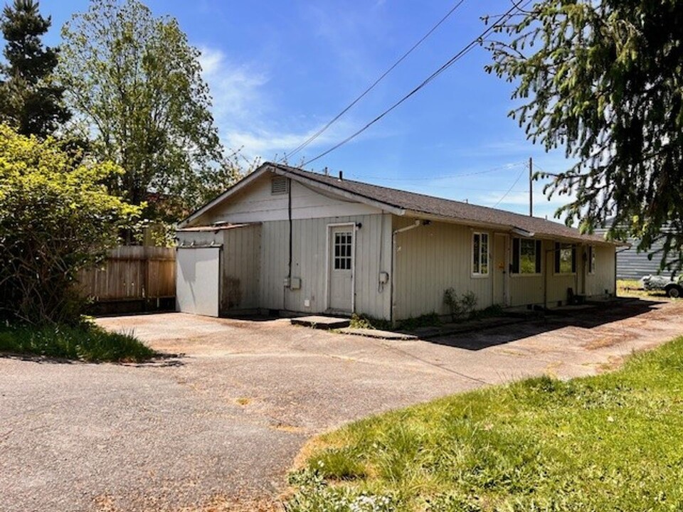 365-375 7th Ave in Coos Bay, OR - Building Photo