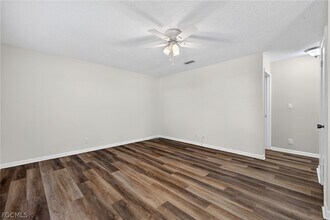 3271 Royal Canadian Trace in Ft. Myers, FL - Foto de edificio - Building Photo