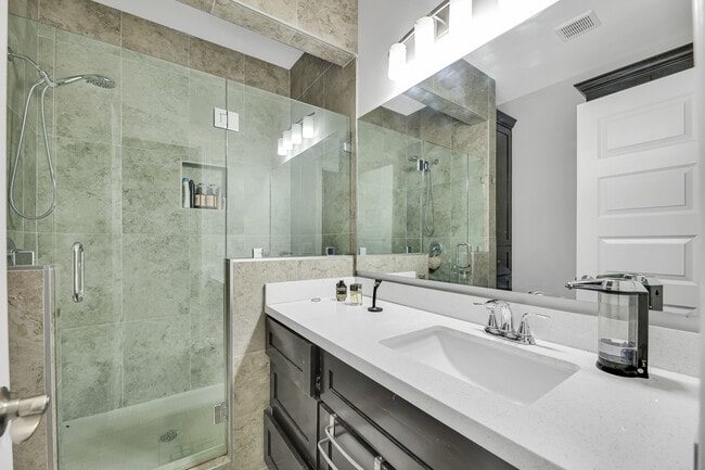 708 E La Cantera Ave in McAllen, TX - Foto de edificio - Building Photo